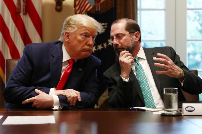 Trump Makes Room for Experts, but Still Takes a Leading Role on Coronavirus