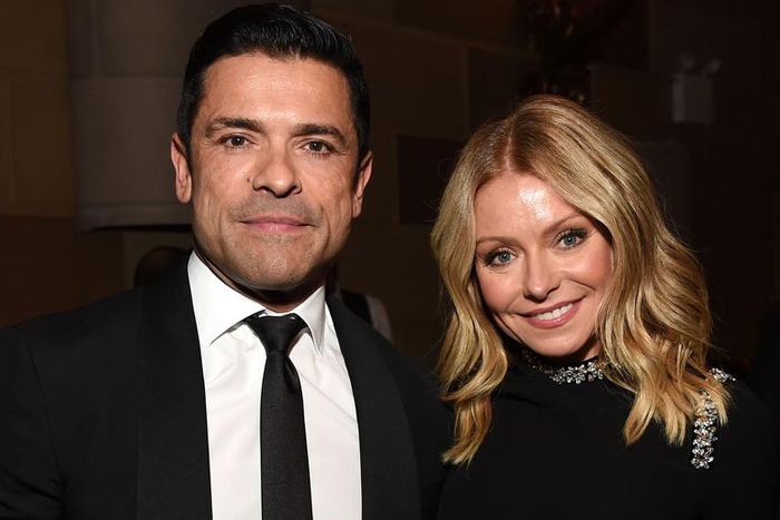 Kelly Ripa Claps Back At Instagram Troll