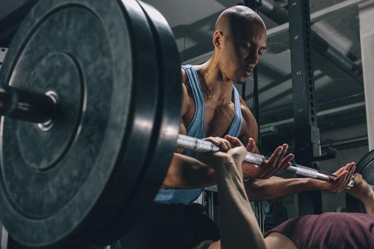 How To Be The Ultimate Gym Spotter