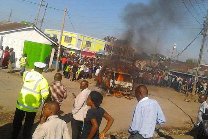 2 killed in grisly accident as angry crowd sets vehicle on fire