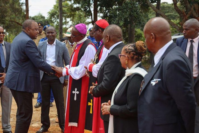 Awkward moment as Kandara MP Alice Wahome lectures President Uhuru Kenyatta against using police to intimidate rivals