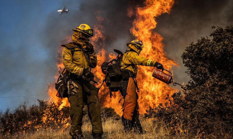 PG&E to Shut Off Power for Nearly 1M Customers as Californians Flee Fires