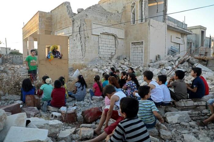 Syrian puppeteer Walid Abu Rashed says he wants to "fight tyrants through art"