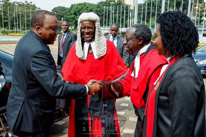 I buy my own newspaper - President Uhuru Kenyatta advises Chief Justice David Maraga on saving funds in Judiciary budget