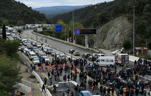 Protesters blocked the AP7 highway