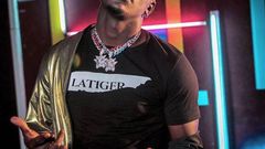 Tafadhali heshimu huyo mama – Willy Paul to artistes living off older women