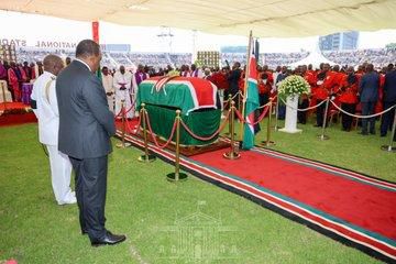 President Uhuru Kenyatta paying his respects to late retired president Daniel Moi