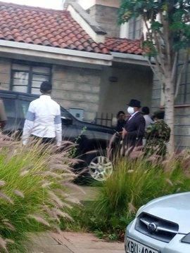 Officials at Athi River estate where Chinese man has self quarentined himself