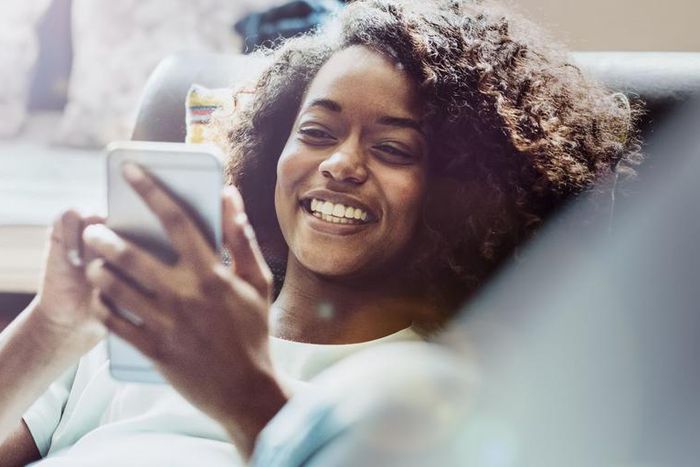 Women Reveal the Best Tinder Opening Lines