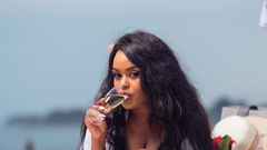 How Avril is unwinding at the Coast (Photos)