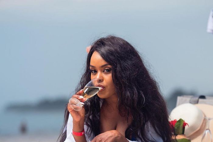 How Avril is unwinding at the Coast (Photos)