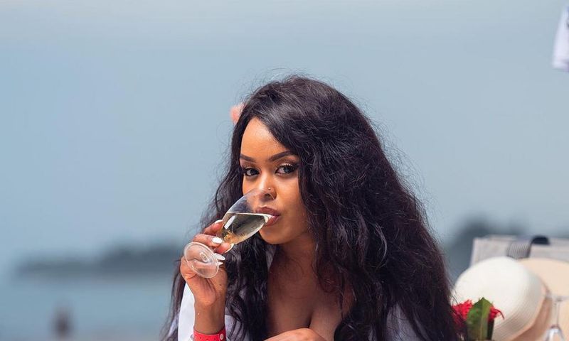 How Avril is unwinding at the Coast (Photos)