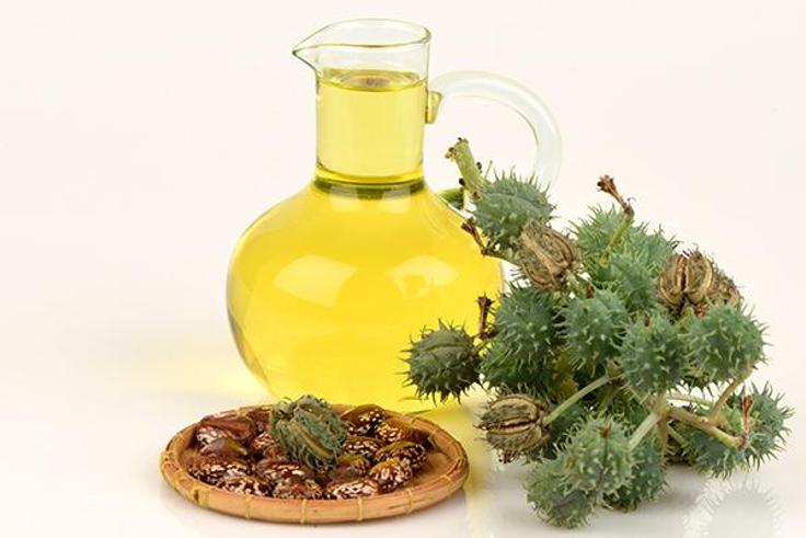 Castor oil benefits (ohthatglow)