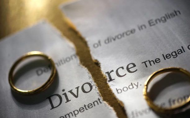 Illustration of a divorce