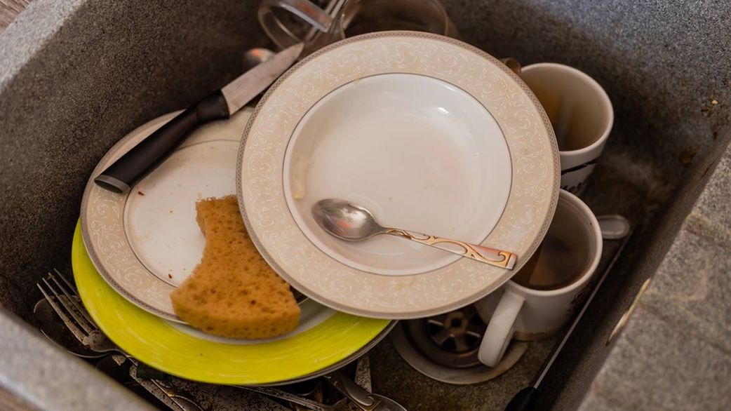 Reasons your dishes feel greasy after washing — Causes, fixes & prevention tips
