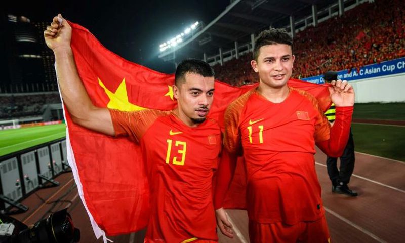 Li Ke (L) and Brazilian-born Elkeson are both naturalised players now representing China
