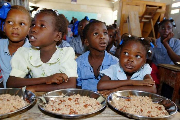 Some 85 millones children in Latin America and the Caribbean benefit from school food programs under threat from coronavirus closures