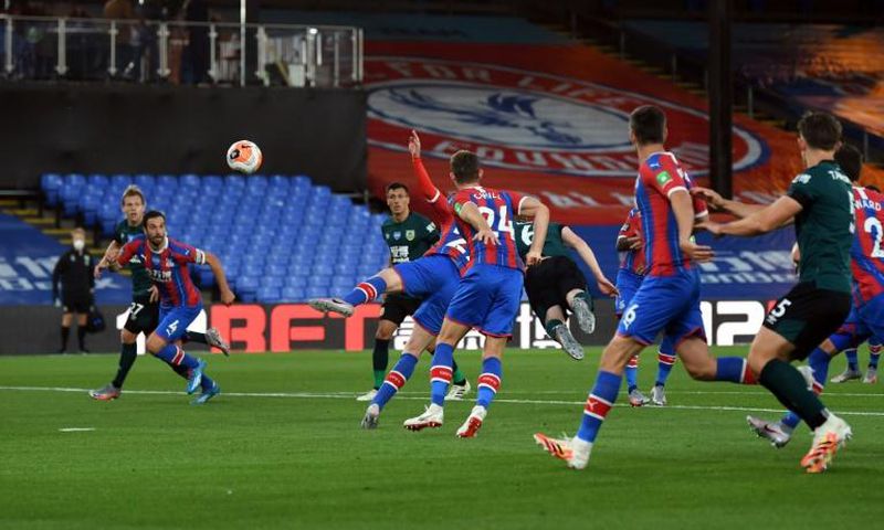 Burnley captain Mee heads in the only goal of a 1-0 victory away to Crystal Palace