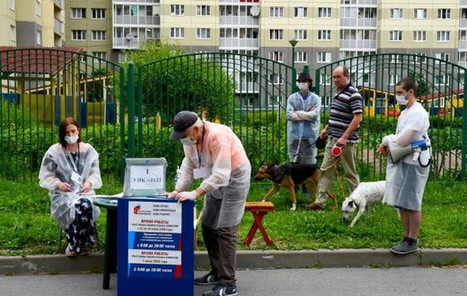 Makeshift polling stations popped up throughout the country last Thursday, when Russians started voting outdoors