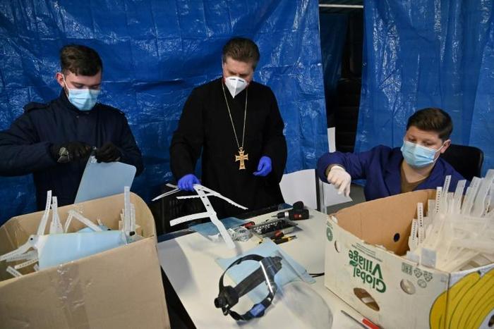 Ukrainian doctors are struggling to cope with the pandemic