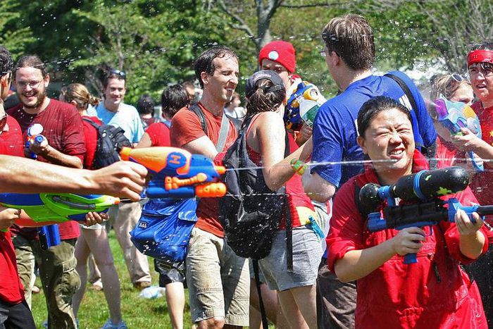 Dr. Pimple Popper Squirts a Huge Blackhead Free