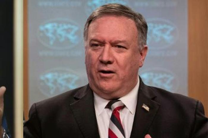 US Secretary of State Mike Pompeo (right) says that Washington still wants to remove Venezuelan President Nicolas Maduro (left)