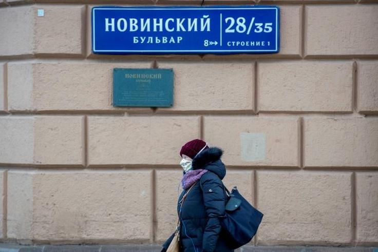 With a surge in coronavirus cases, more Russians are turning to the black market to find protective masks