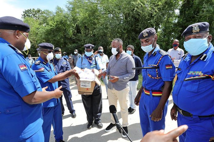 Mombasa Governor Hassan Joho asks police to distribute face masks instead of arresting Kenyans