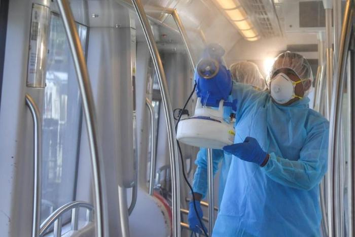 While individual measures - such as cleaning public transport - were helpful, a comprehensive approach to the crisis is needed, says the WHO
