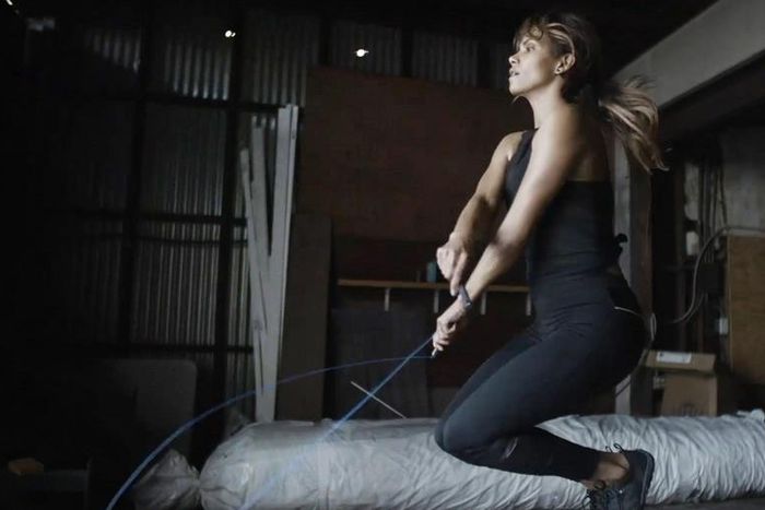 How Halle Berry Burns 250 Calories In 15 Minutes