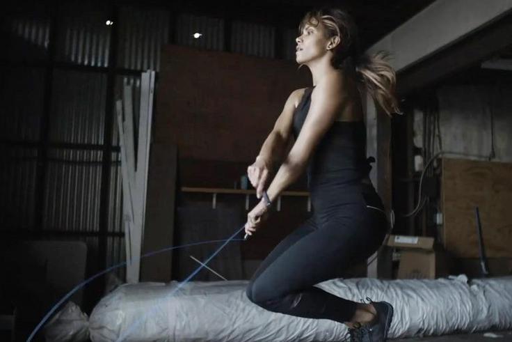 How Halle Berry Burns 250 Calories In 15 Minutes