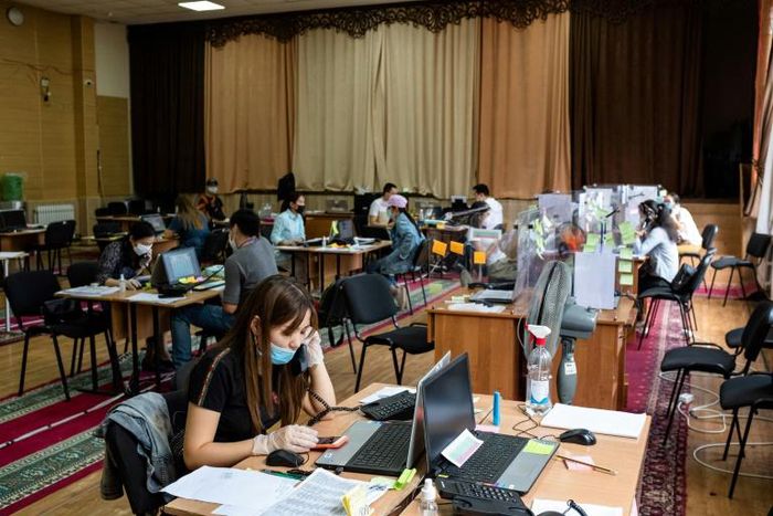 A team of more than 60 medics and medical students are now fielding at least 3,000 calls per week at a call centre in Bishkek 