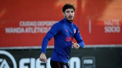Atletico Madrid right-back Sime Vrsaljko had material removed from his knee left behind in an old operation