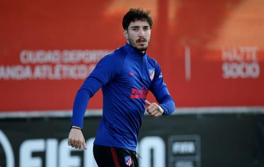 Atletico Madrid right-back Sime Vrsaljko had material removed from his knee left behind in an old operation