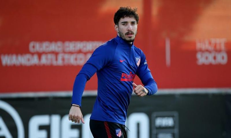 Atletico Madrid right-back Sime Vrsaljko had material removed from his knee left behind in an old operation