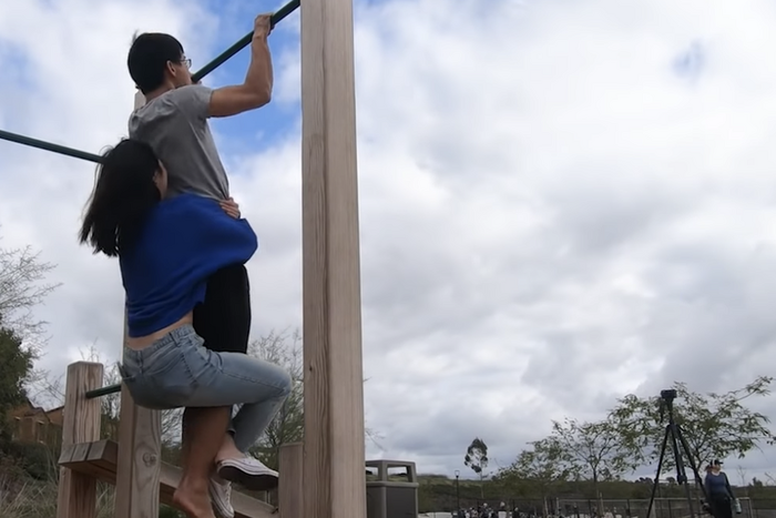 This Guy Trained to Do Pullups Holding His Wife