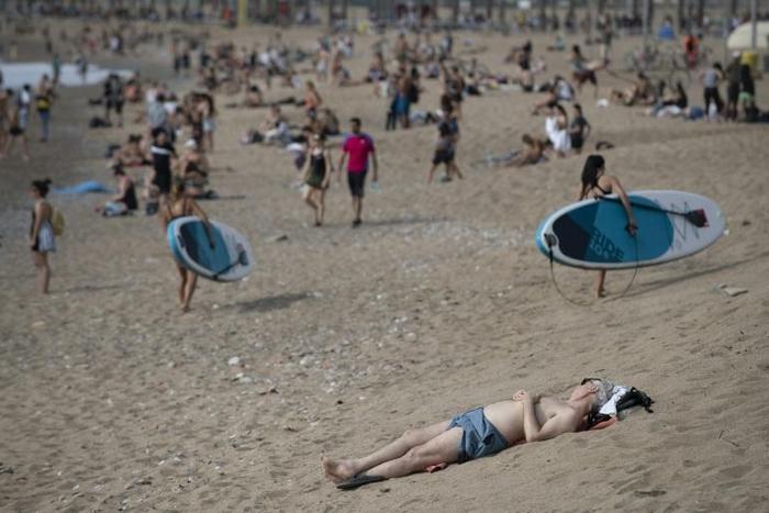 The health ministry recommends limiting the number of visitors to  beaches, creating boundaries and spacing umbrellas four metres apart