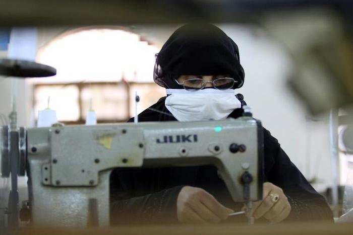 20 women have brought back to life Yemen's oldest industrial factory to manufacture face masks