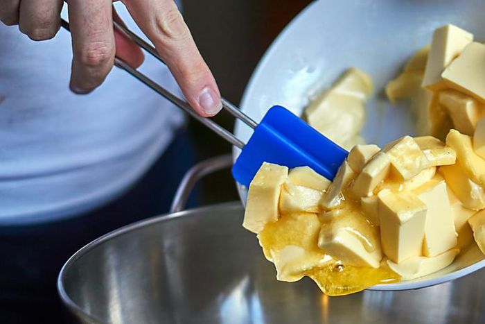 Dr. Pimple Popper Squeezes 'Melted Margarine' Cyst