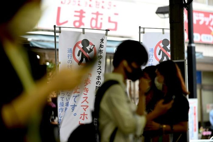 Authorities in Yamato want to highlight the dangers of scrolling while strolling