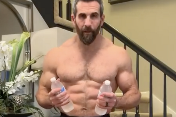 Crush Your Core With a Set of Water Bottles