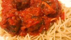 Recipe with a Pulselive twist: How to make Meatballs in tomato sauce