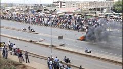 File image of past protests along Thika superhighway. An irate mob blocked blocked the superhighway and engaged police in runnig battles on Sunday, 29 March 2020