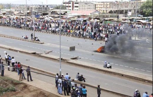 File image of past protests along Thika superhighway. An irate mob blocked blocked the superhighway and engaged police in runnig battles on Sunday, 29 March 2020