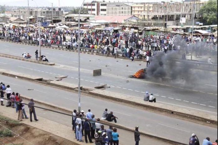 File image of past protests along Thika superhighway. An irate mob blocked blocked the superhighway and engaged police in runnig battles on Sunday, 29 March 2020
