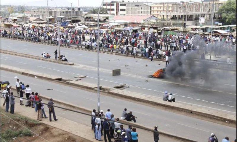 File image of past protests along Thika superhighway. An irate mob blocked blocked the superhighway and engaged police in runnig battles on Sunday, 29 March 2020