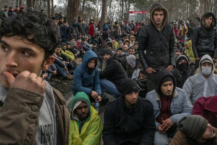 EU to Offer 2,000 Euros to Migrants in Greece to Go Home