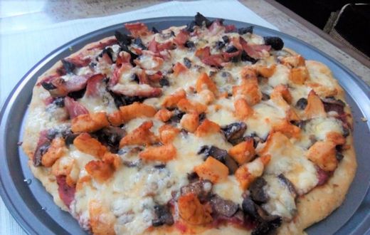 Recipe with a Pulselive twist: Chicken/Mushroom pizza and Beef/Bacon pizza