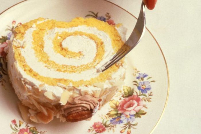 Dr. Pimple Popper Squeezes 'Icing' From a Cyst