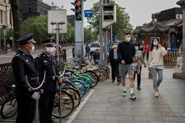 Reopened venues must require visitors to wear masks and adhere to social distancing